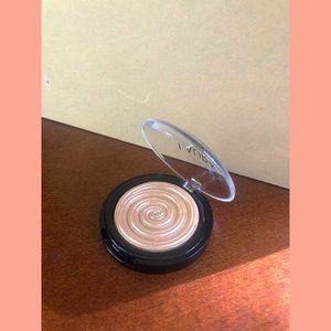 **NEW** Laura Geller - Baked Gelato Illuminator